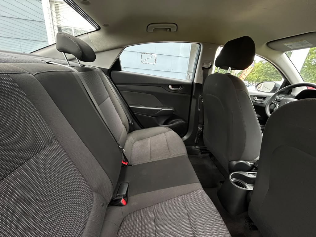 2019 Hyundai Accent SE - Photo 23