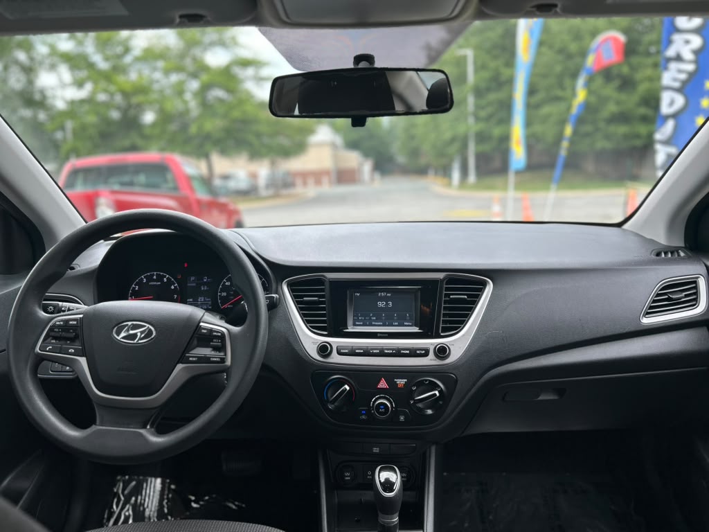 2019 Hyundai Accent SE - Photo 13