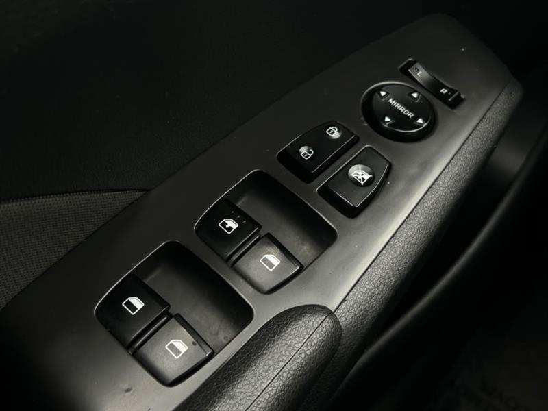 2019 Hyundai Accent SE - Photo 18