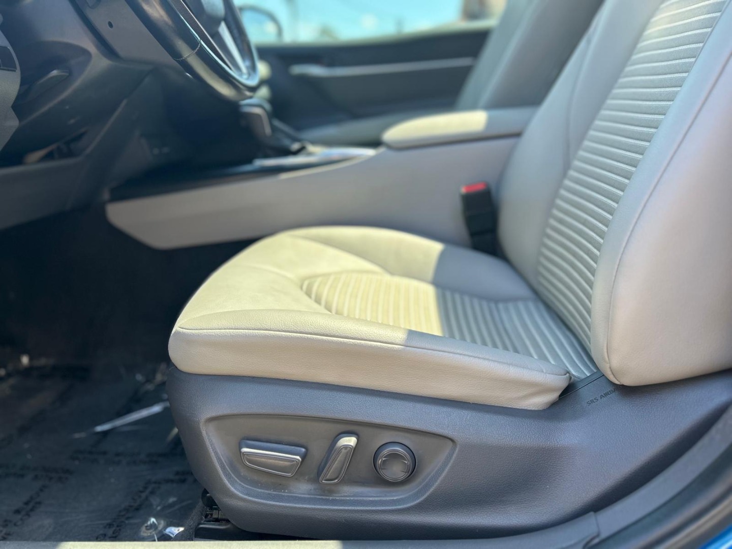 2020 Toyota Camry SE - Photo 19