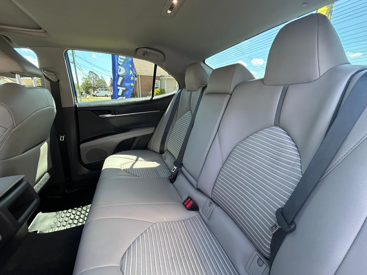 2020 Toyota Camry SE - Photo 27
