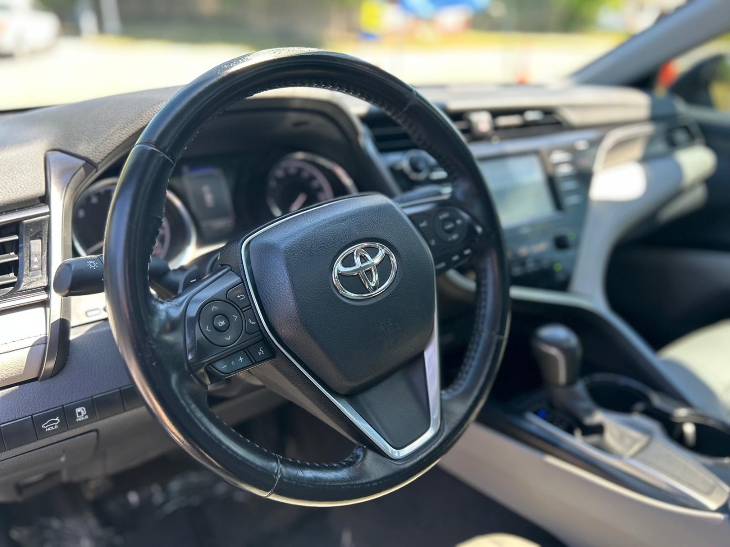 2020 Toyota Camry SE - Photo 11