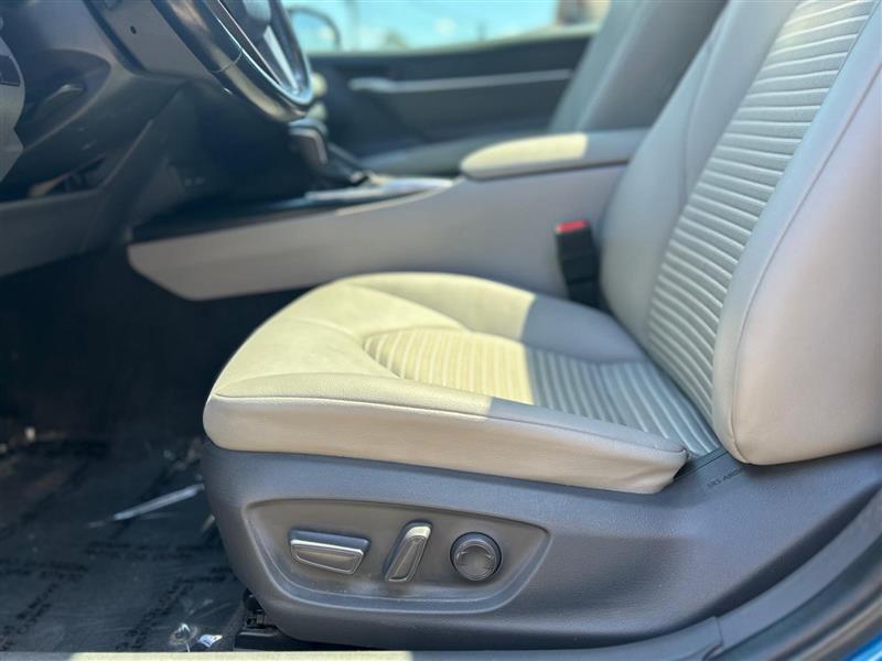 2020 Toyota Camry SE - Photo 20