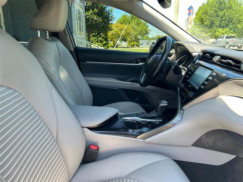 2020 Toyota Camry SE - Photo 22