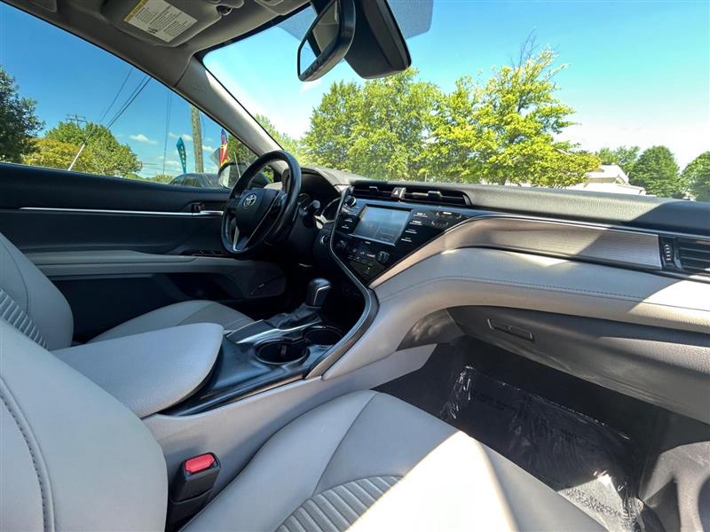 2020 Toyota Camry SE - Photo 24