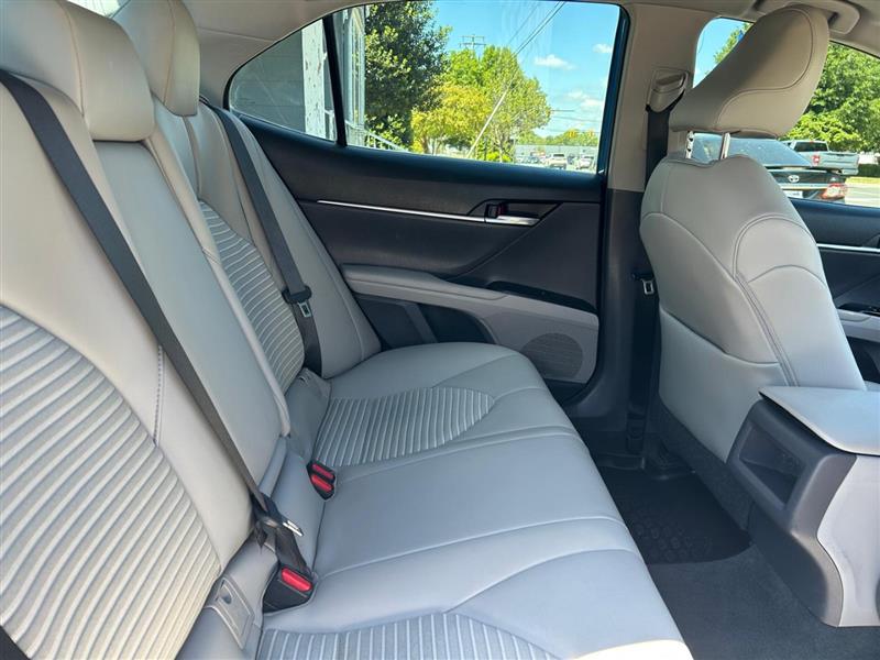 2020 Toyota Camry SE - Photo 32