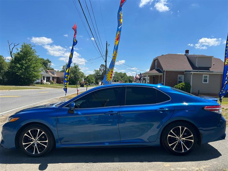 2020 Toyota Camry SE - Photo 34