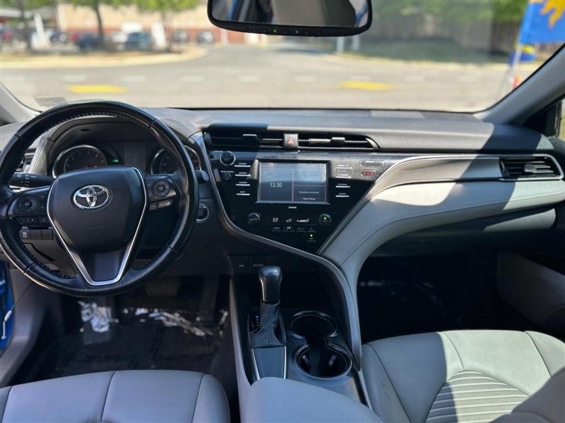 2020 Toyota Camry SE - Photo 10