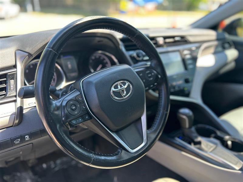 2020 Toyota Camry SE - Photo 12