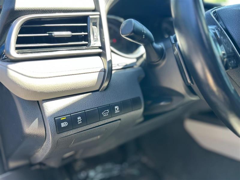 2020 Toyota Camry SE - Photo 14
