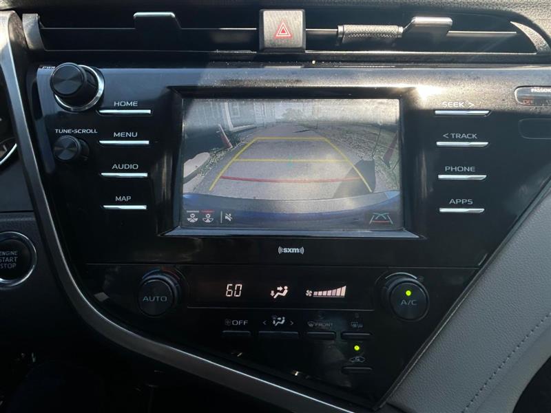 2020 Toyota Camry SE - Photo 18