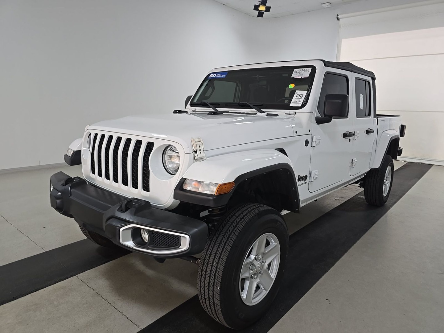 2022 Jeep Gladiator Sport S's photo