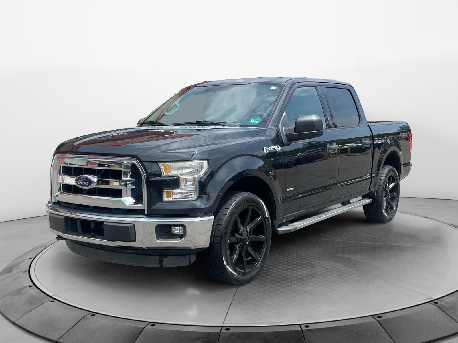 2015 Ford F-150 XLT 4x4 SuperCrew 145-in's photo