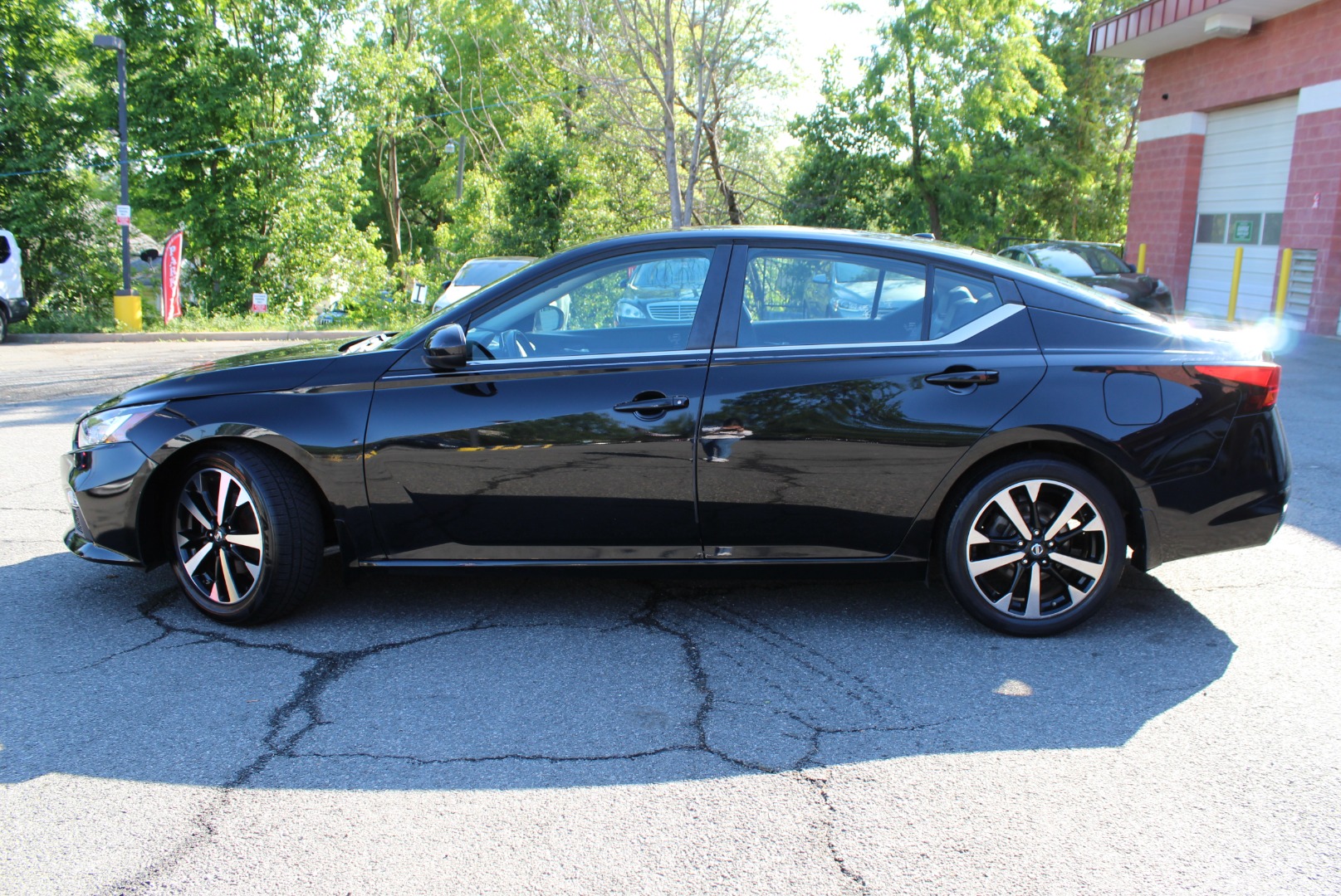 2019 Nissan Altima SR - Photo 3