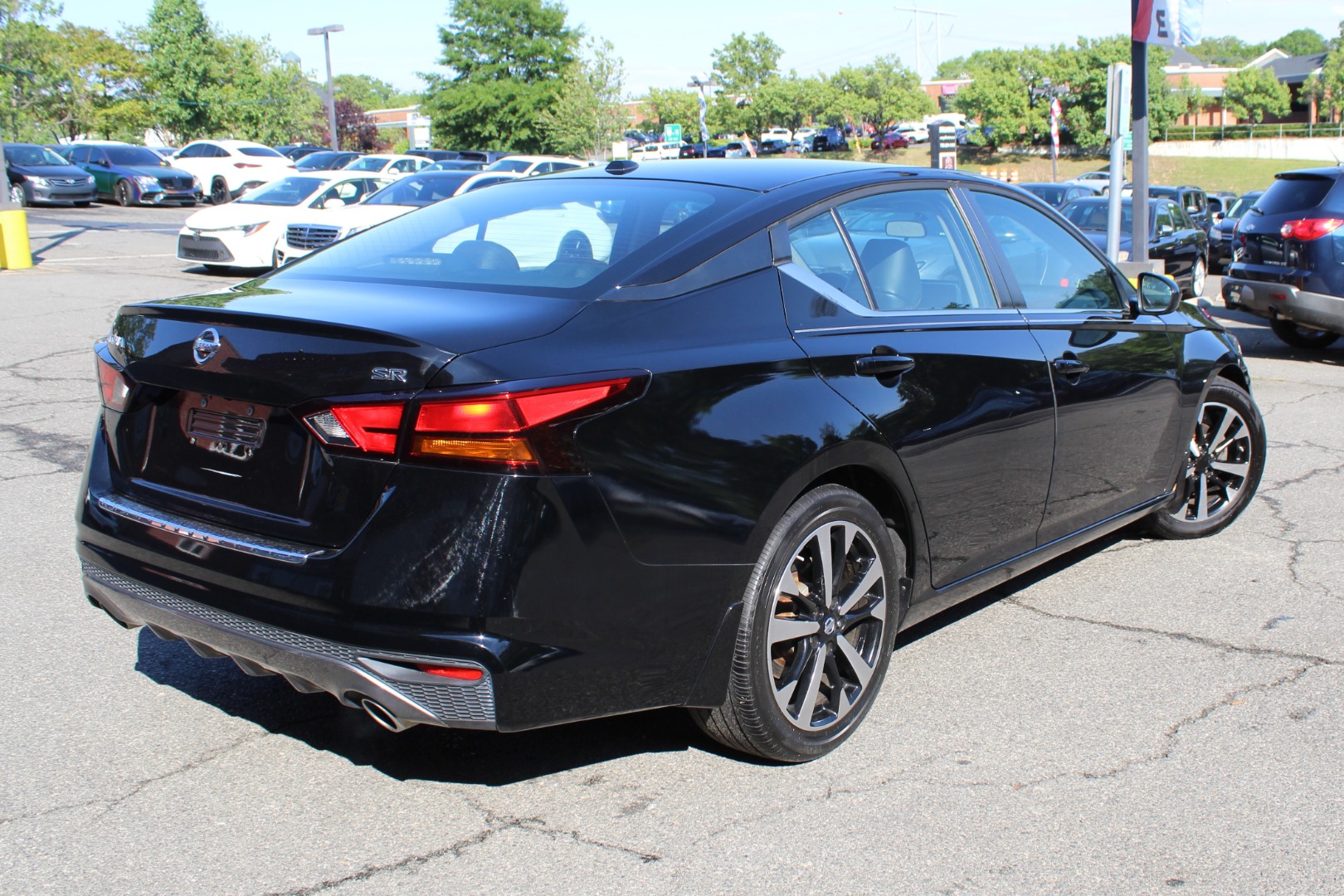 2019 Nissan Altima SR - Photo 9