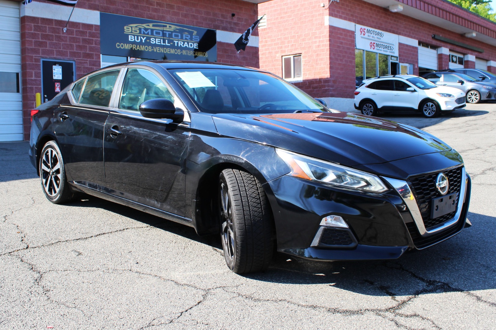 2019 Nissan Altima SR - Photo 13