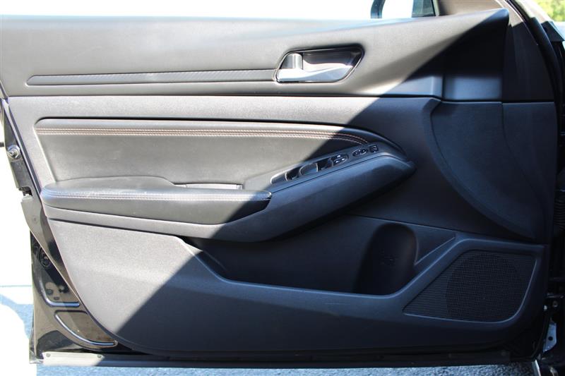 2019 Nissan Altima SR - Photo 22