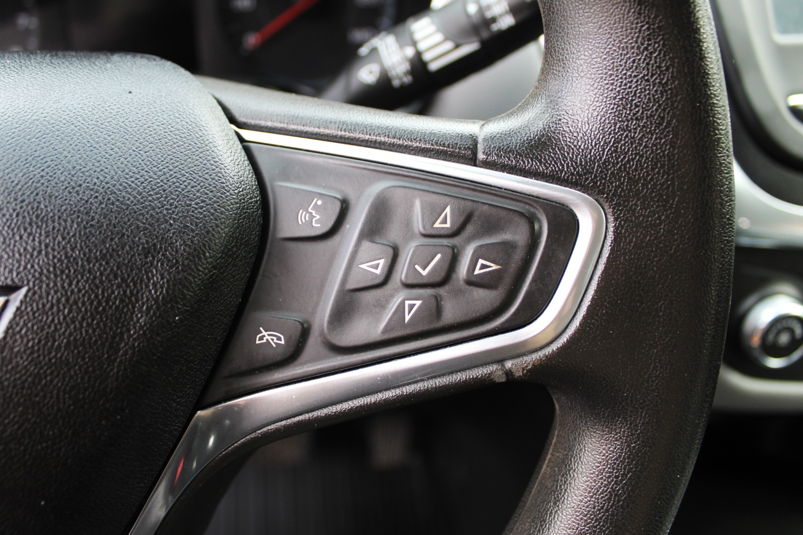 2018 Chevrolet Equinox LS - Photo 31