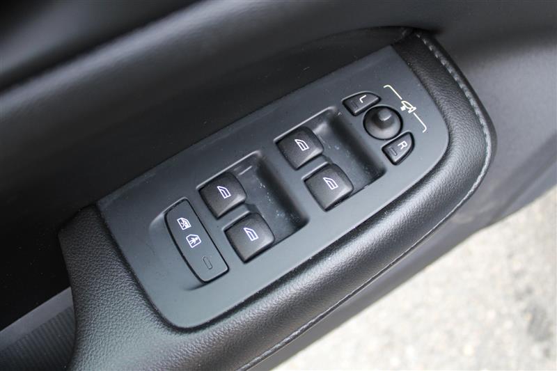 2021 Volvo S60 Momentum - Photo 24