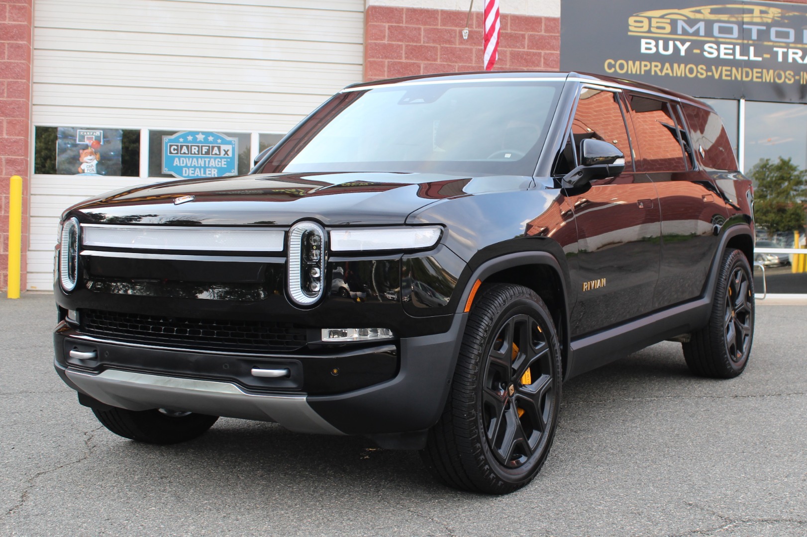 2024 Rivian R1S