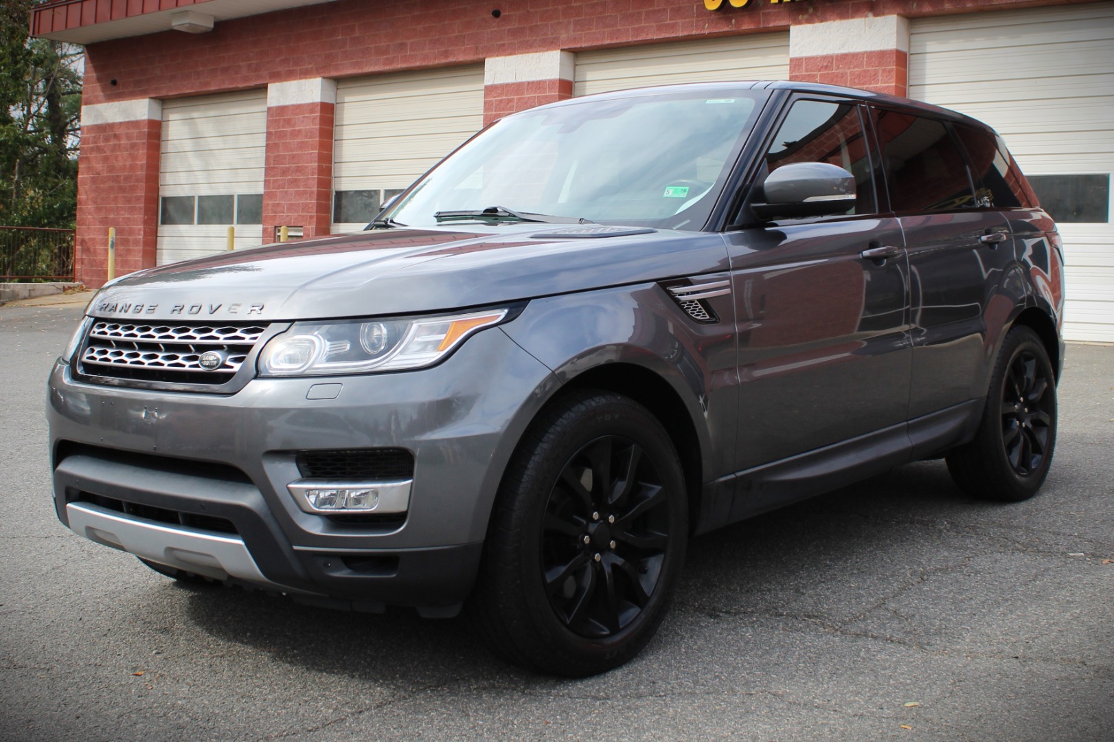 2014 Land Rover Range Rover Sport SE's photo