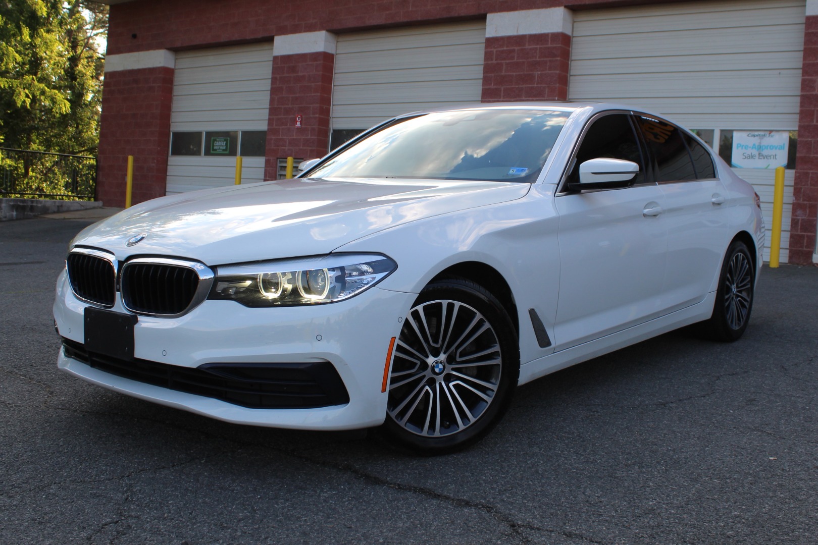 2019 BMW 5 Series 530i xDrive Sedan's photo