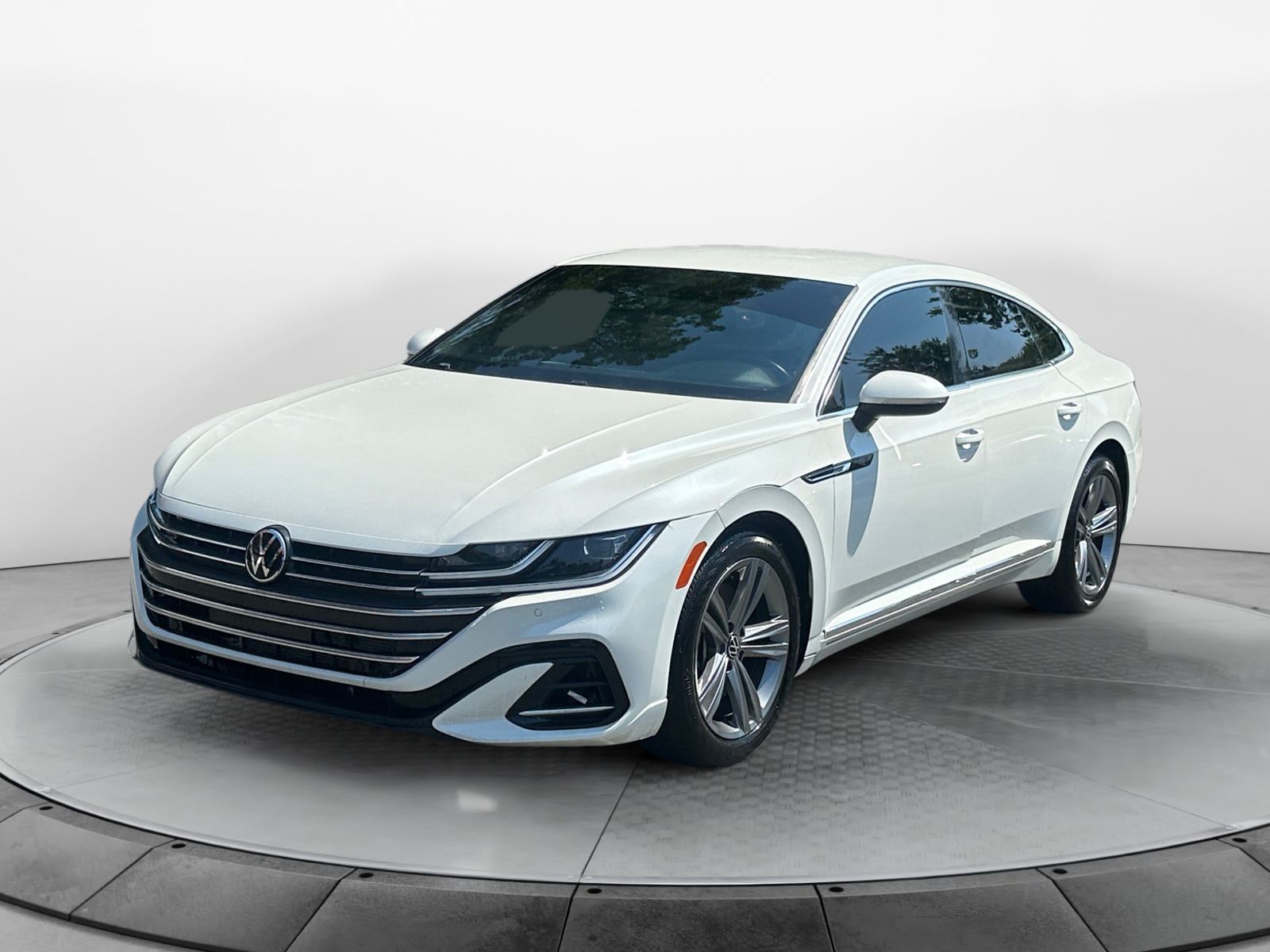 2022 Volkswagen Arteon SE R-LINE's photo