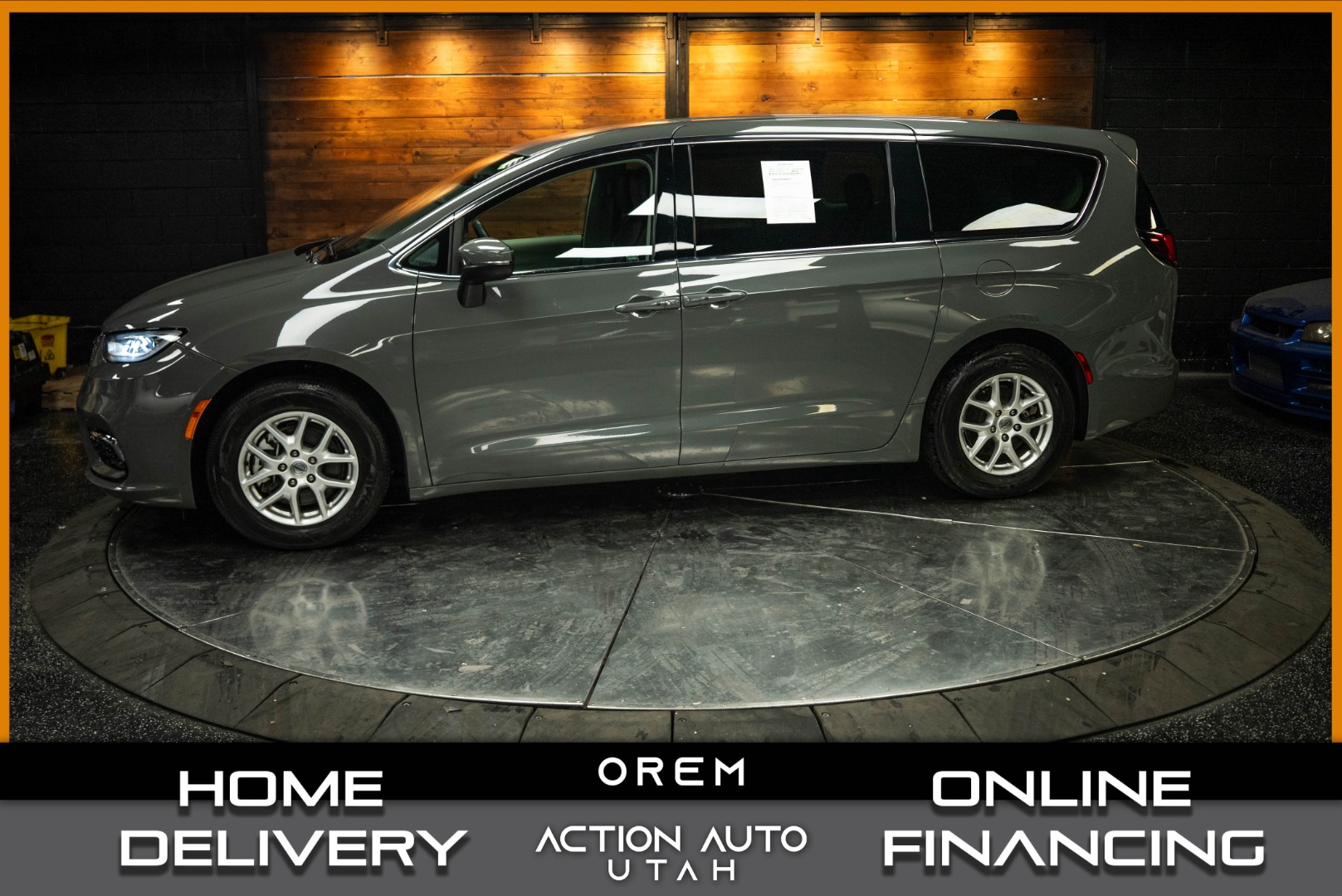 2023 Chrysler Pacifica Touring L's photo