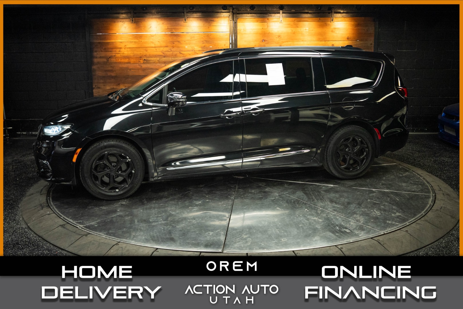 2022 Chrysler Pacifica Limited's photo