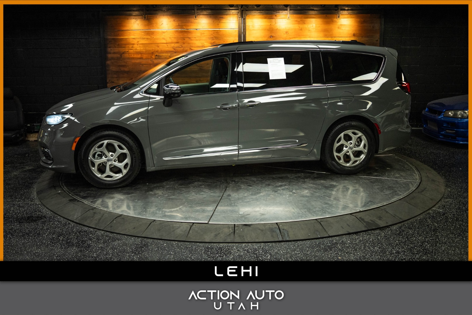 2023 Chrysler Pacifica Limited's photo