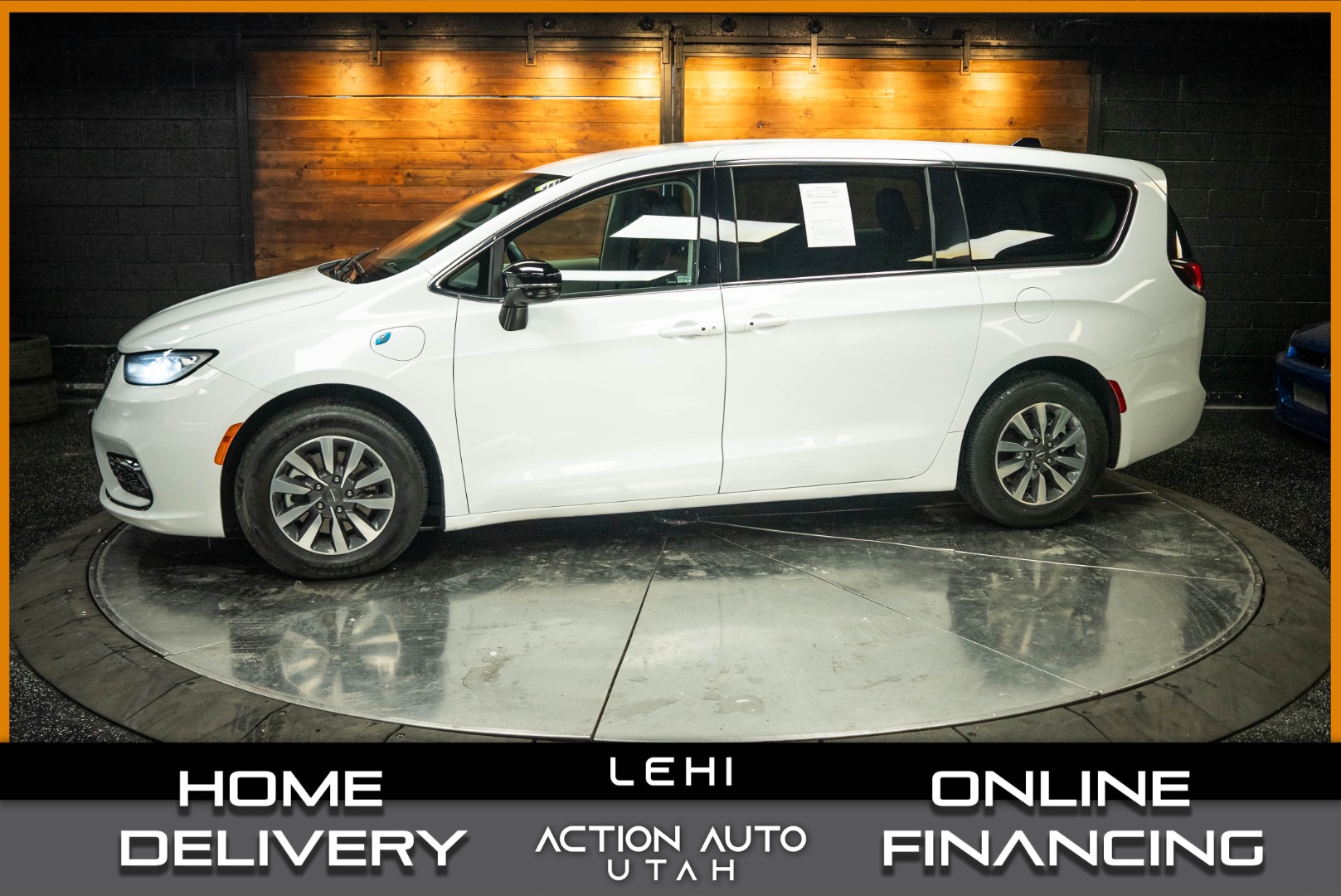 2024 Chrysler Pacifica PHEV Select