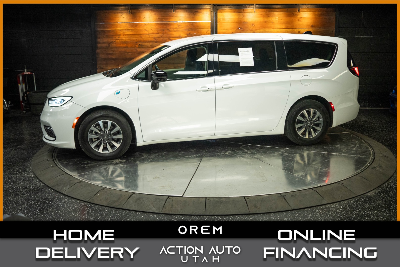 2024 Chrysler Pacifica PHEV Select
