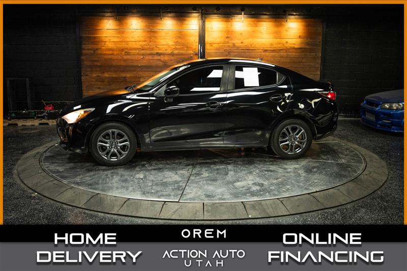 Black 2019 Toyota Yaris LE Sedan FWD Sedan Front-Wheel Drive Automatic