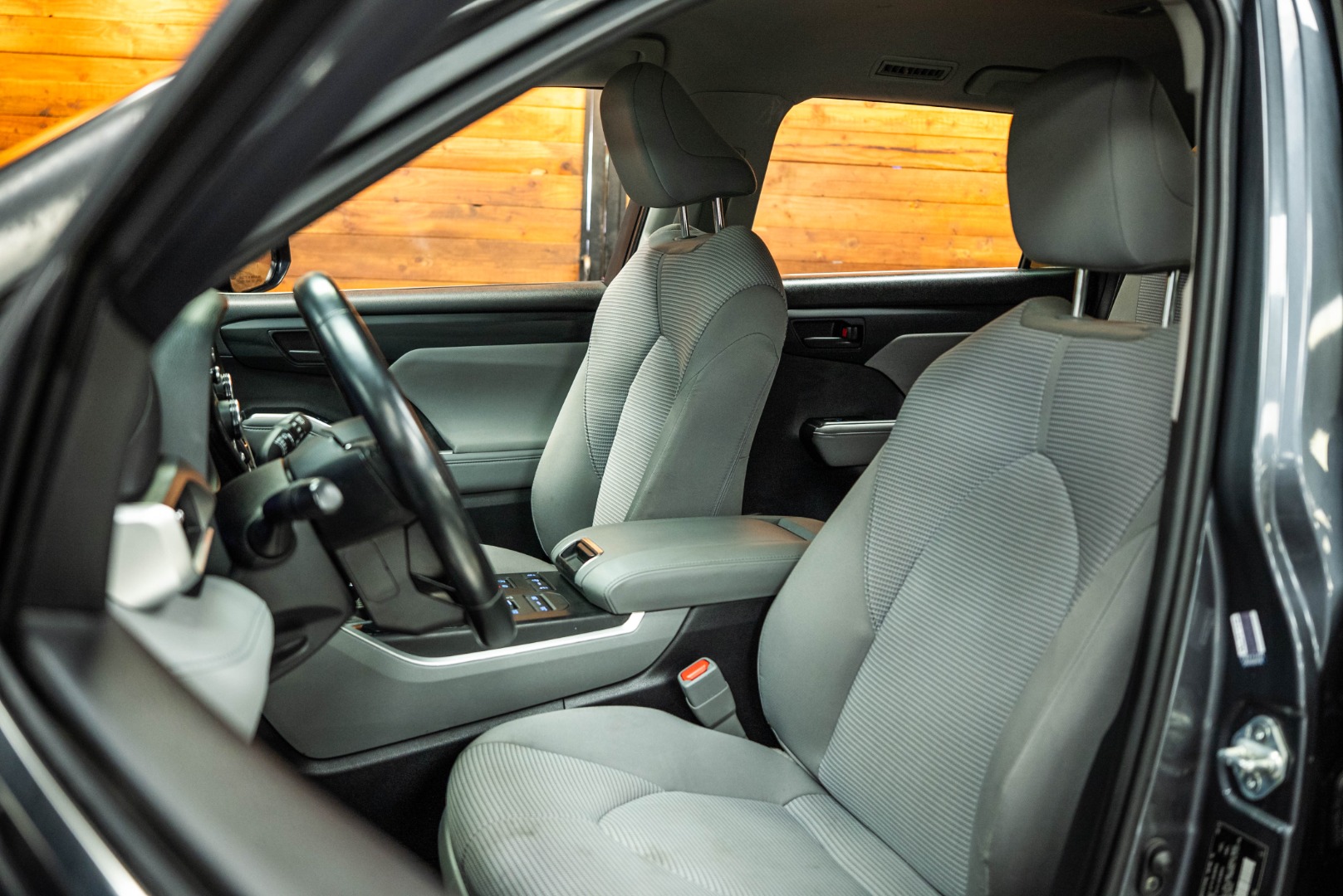 2021 Toyota Highlander LE - Photo 10