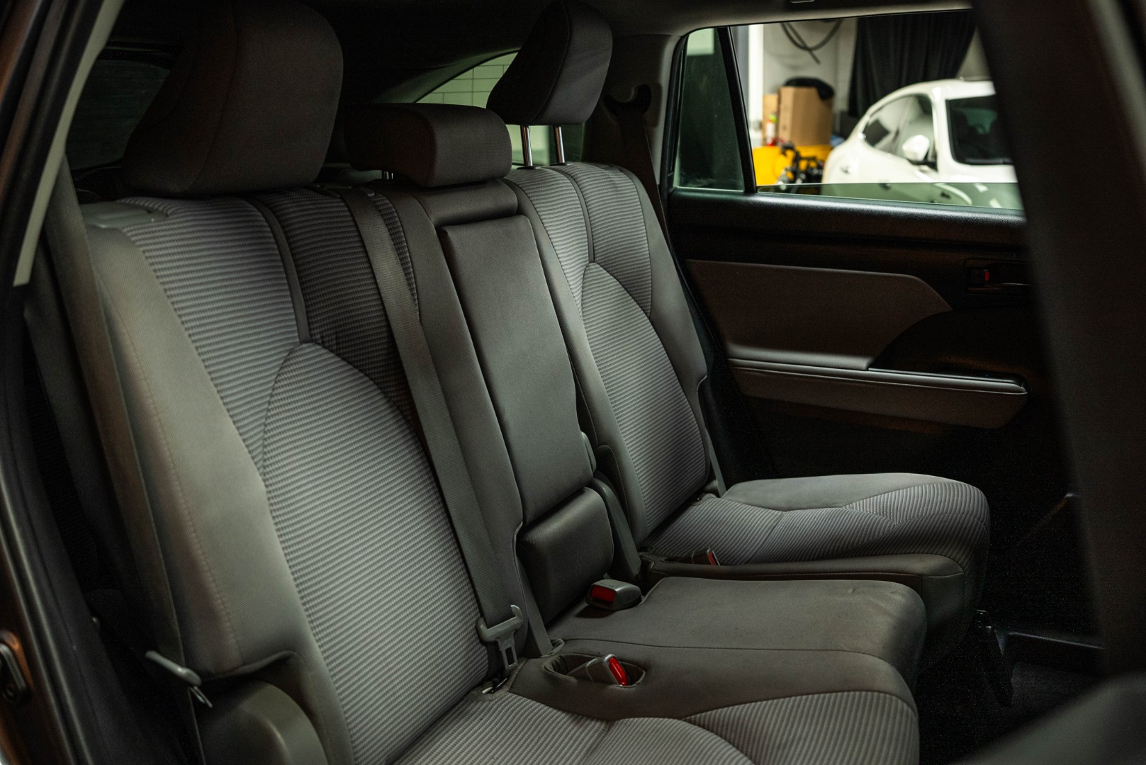 2021 Toyota Highlander LE - Photo 13