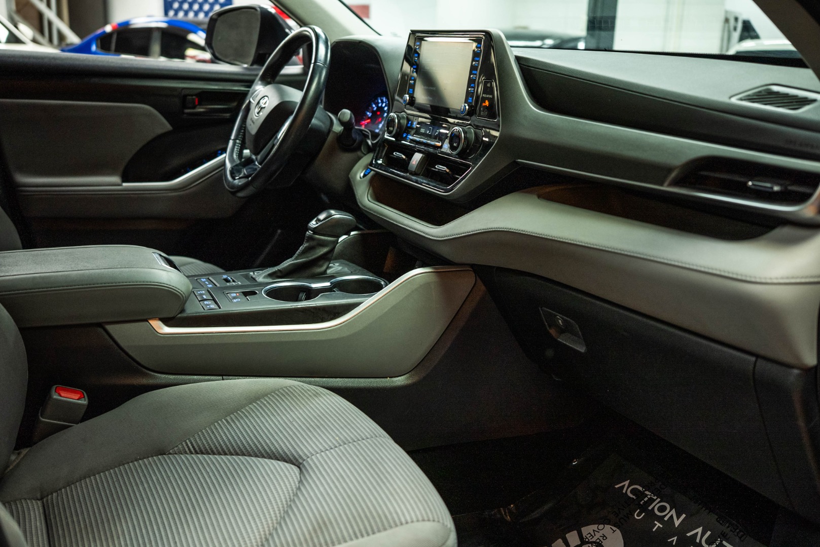 2021 Toyota Highlander LE - Photo 15