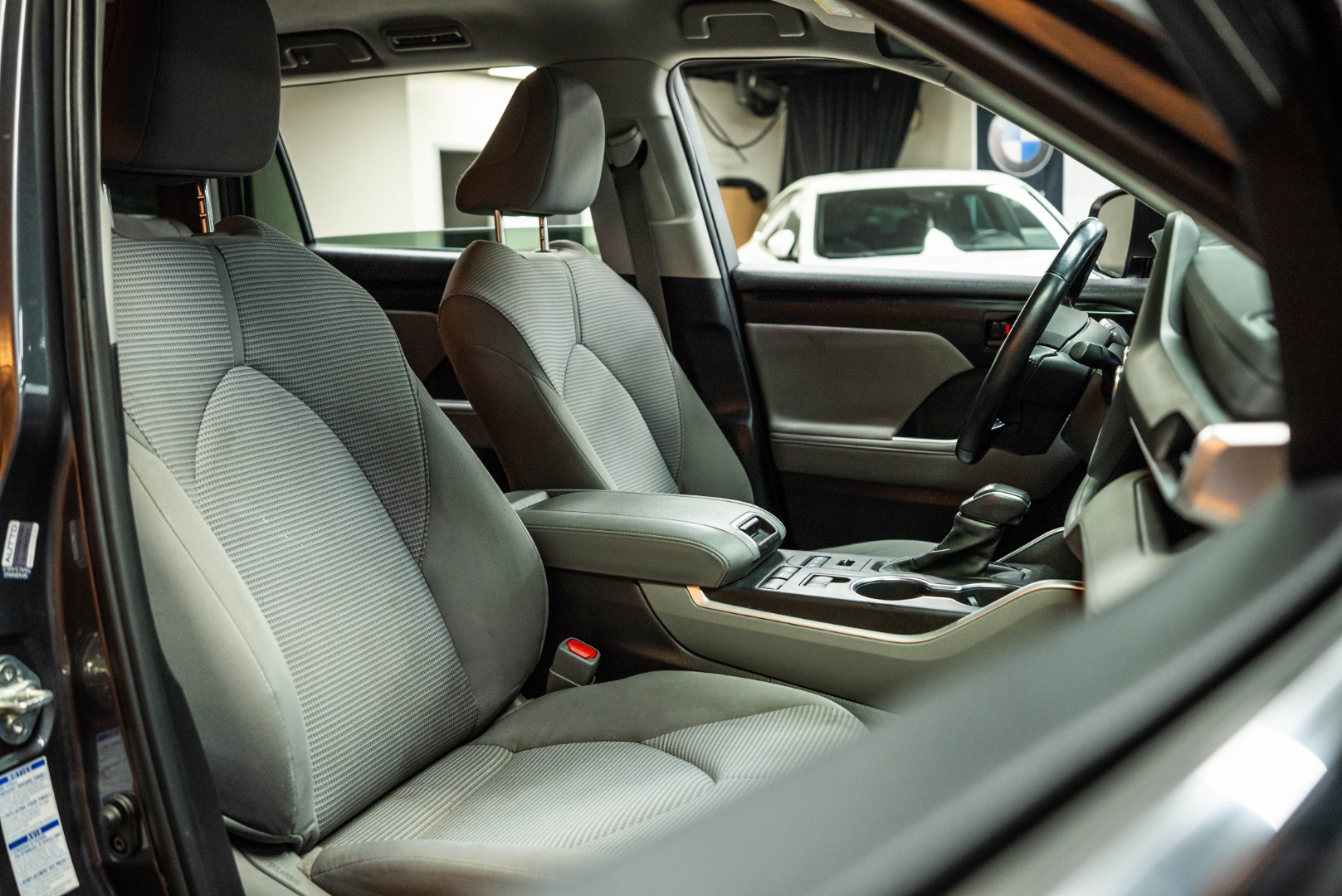 2021 Toyota Highlander LE - Photo 16