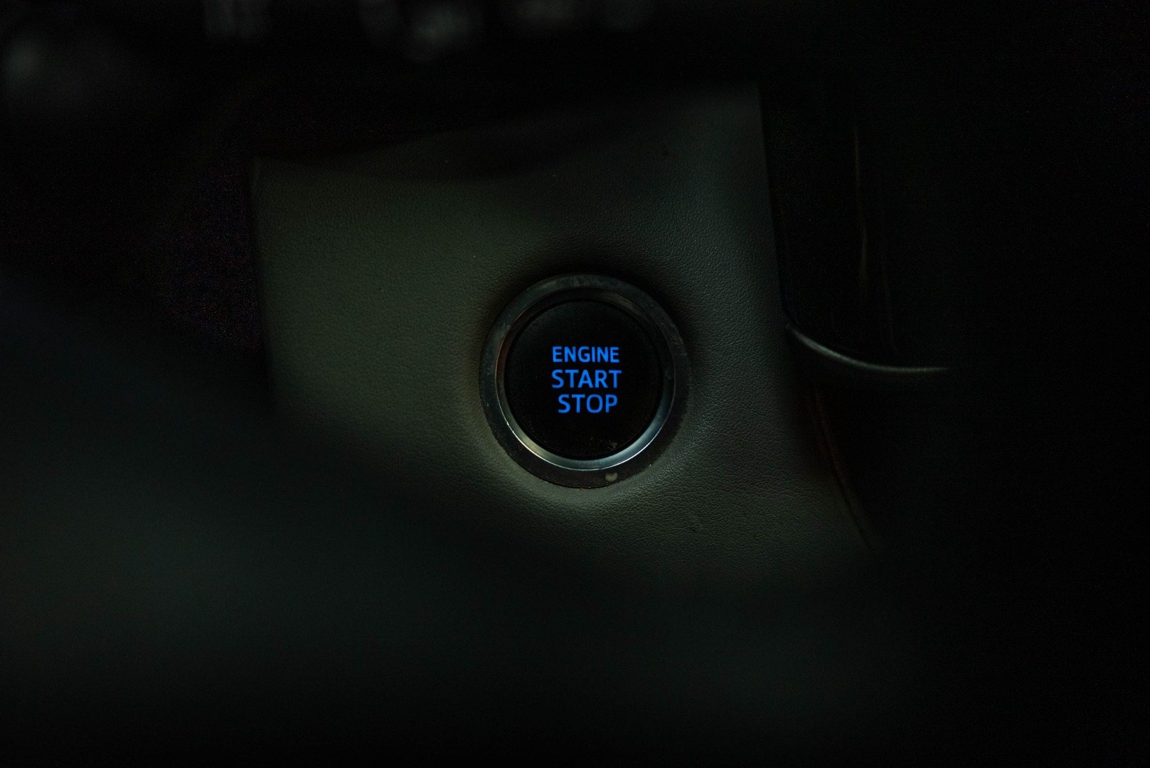 2021 Toyota Highlander LE - Photo 19