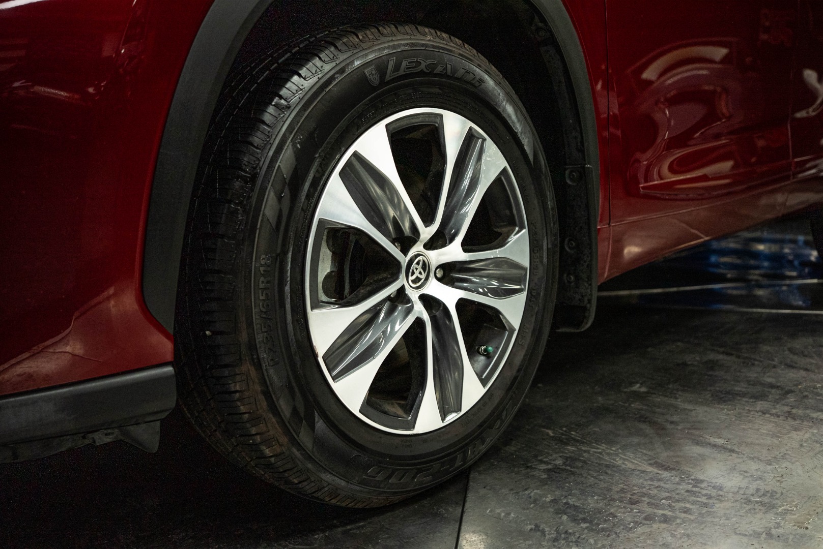 2020 Toyota Highlander XLE - Photo 3