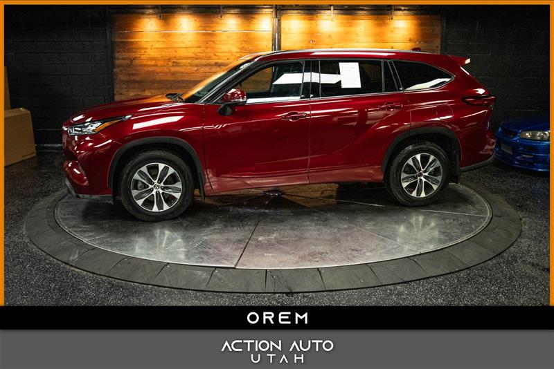 Red 2020 Toyota Highlander XLE AWD SUV / Crossover All-Wheel Drive Automatic