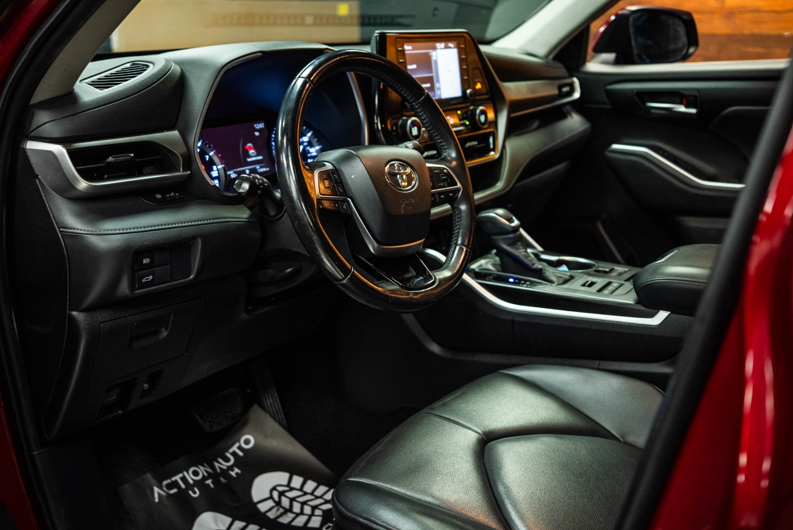 2020 Toyota Highlander XLE - Photo 9