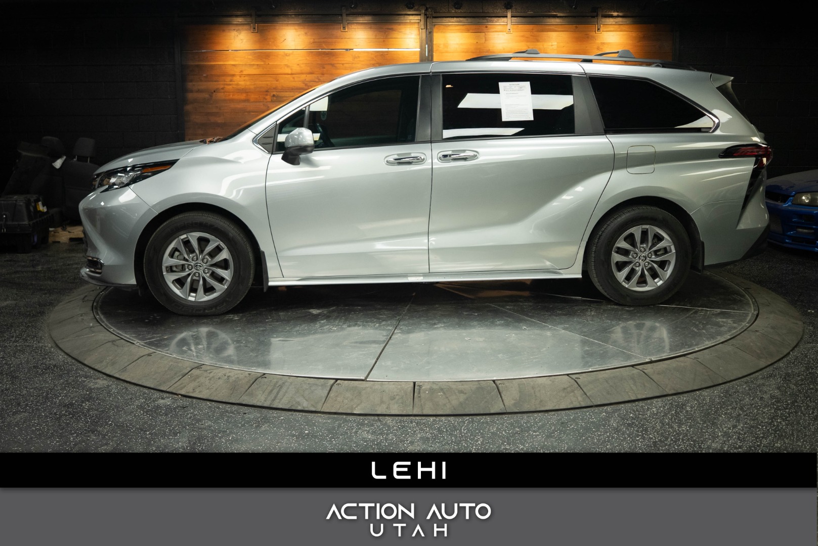 2022 Toyota Sienna XLE 7-Passenger Hybrid AWD's photo