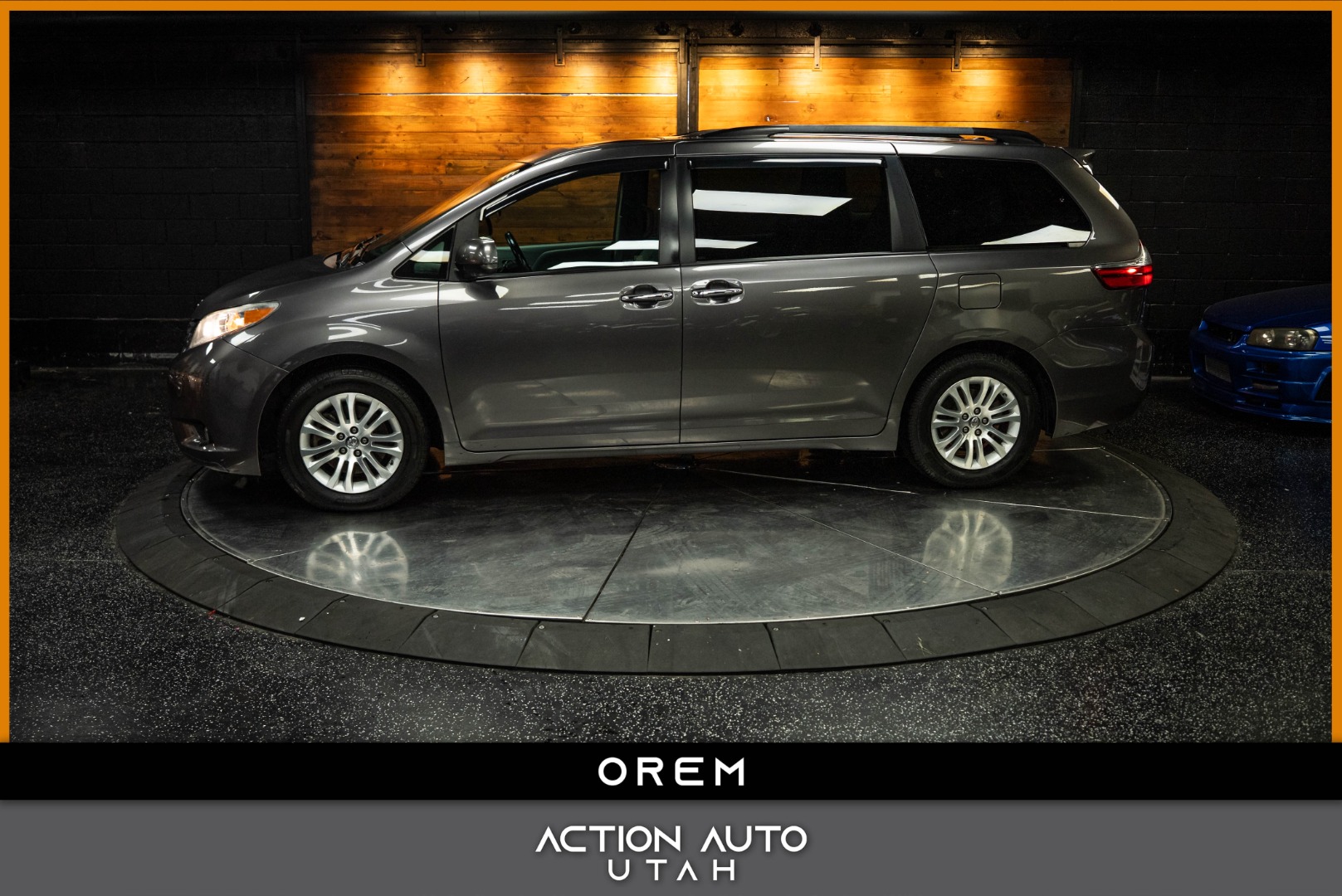 2017 Toyota Sienna XLE V6 8-Passenger's photo