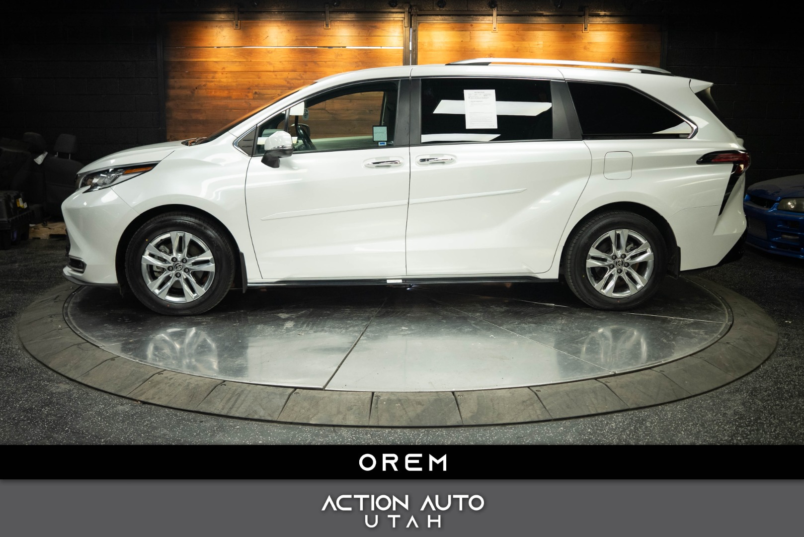 2023 Toyota Sienna Limited 7-Passenger Hybrid AWD's photo