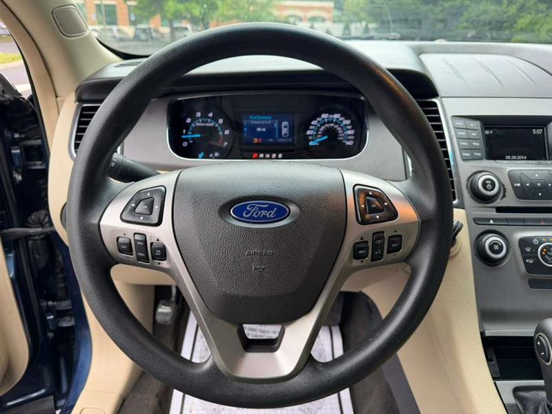 2016 Ford Taurus SE - Photo 10