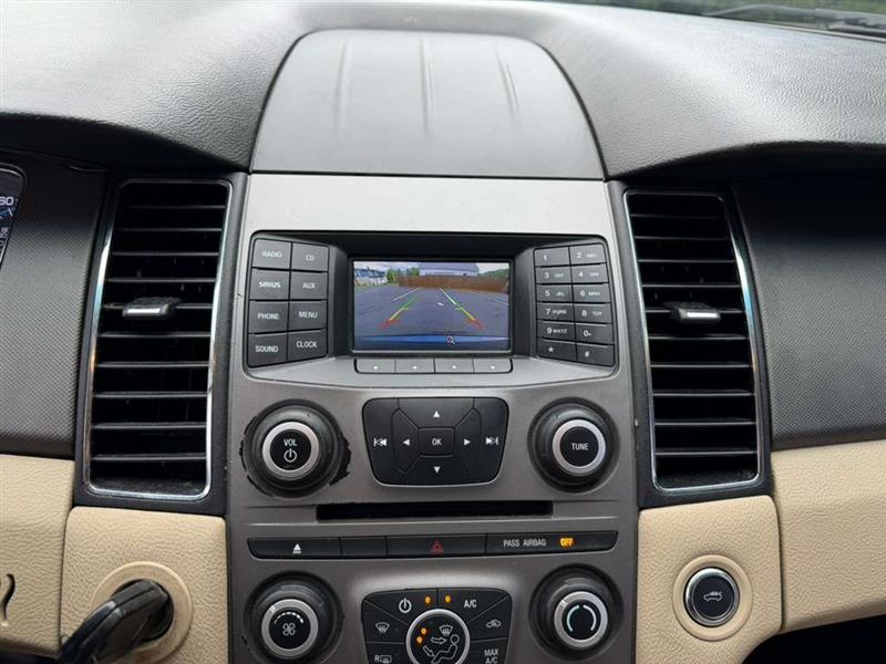 2016 Ford Taurus SE - Photo 12