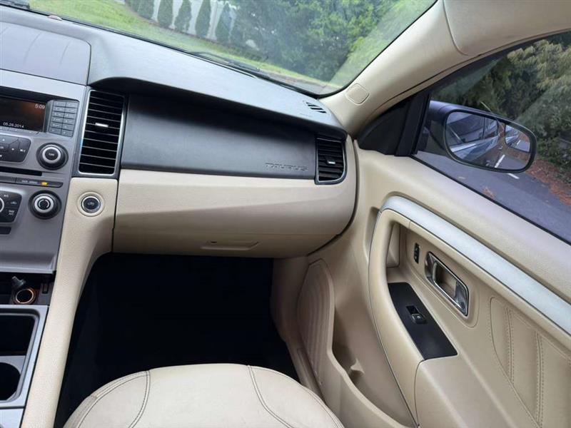 2016 Ford Taurus SE - Photo 13