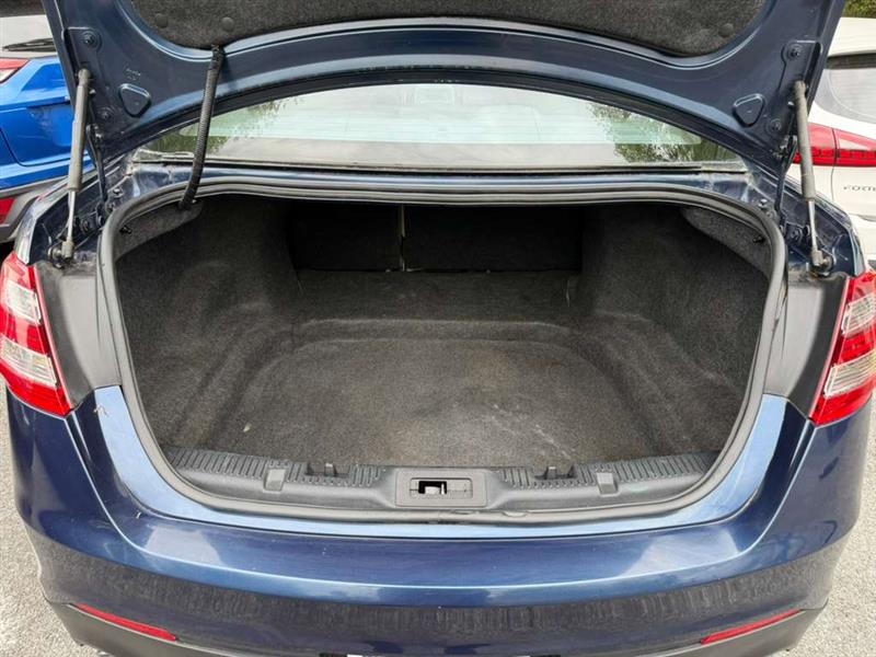 2016 Ford Taurus SE - Photo 18