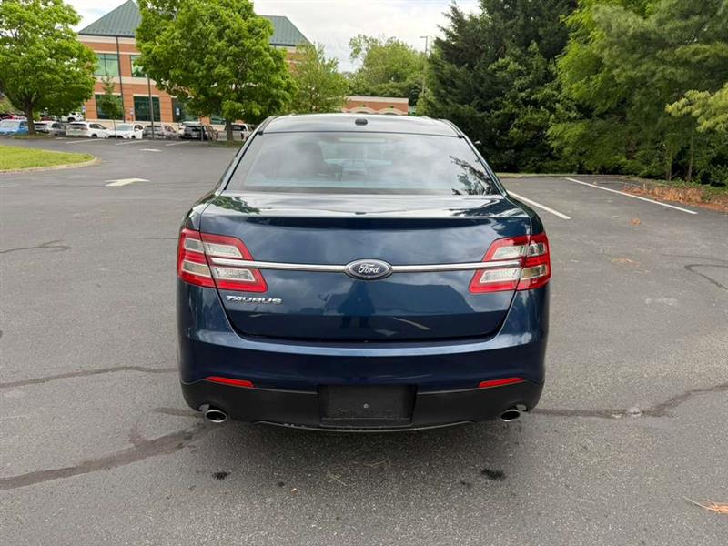 2016 Ford Taurus SE - Photo 5