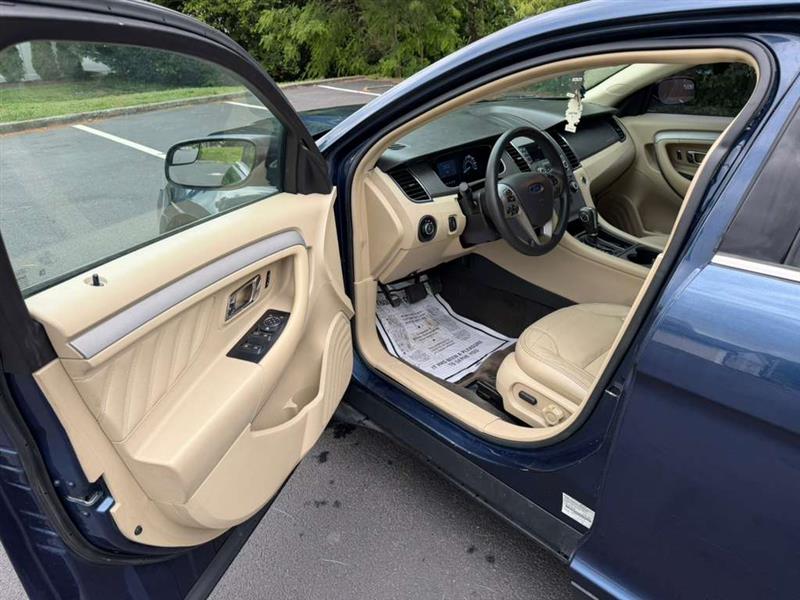 2016 Ford Taurus SE - Photo 7